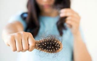 5 tipů, jak na vypadávání vlasů v menopauze
